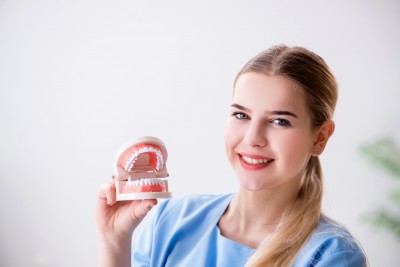 A Beginner’s Guide to Denture Implants